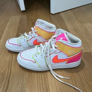 Jordan 1 Mid GS Edge Glow Sneakers Size 6Y